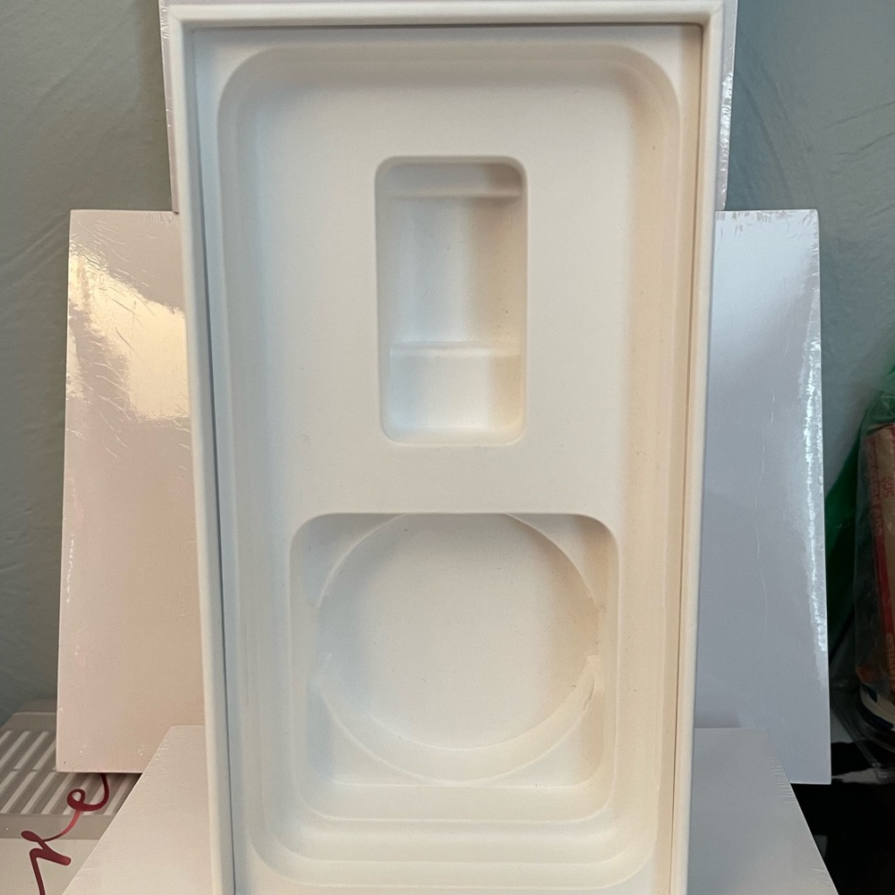 IPhone XR Box - Picture 3 of 3